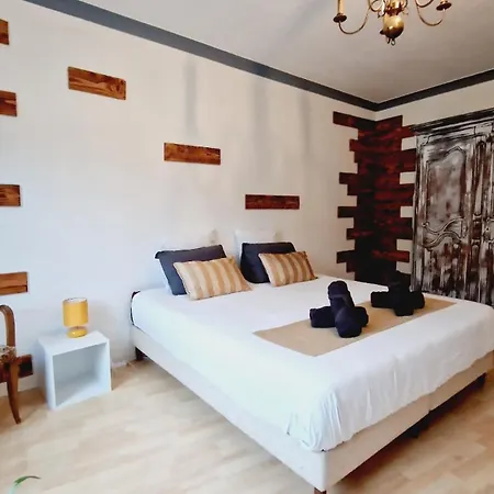 펜션 Gitedaval Maison Famille Et 코르니몽